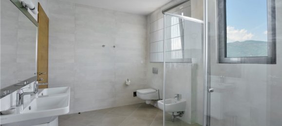 3 bedrooms Commercial property in Tivat, Montenegro No. 120 18