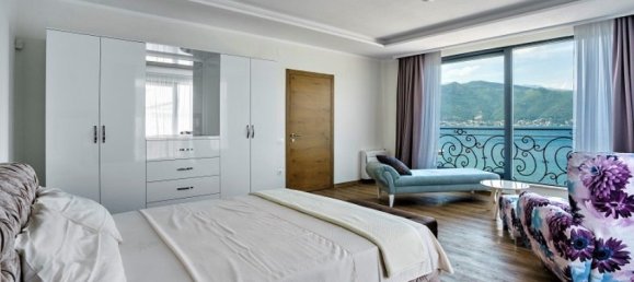 3 bedrooms Commercial property in Tivat, Montenegro No. 120 12