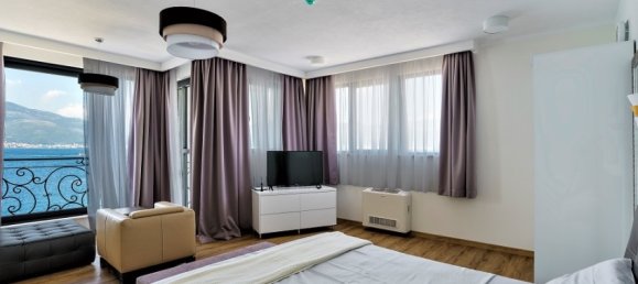 3 bedrooms Commercial property in Tivat, Montenegro No. 120 16