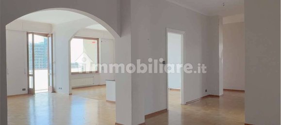 Apartamento de 3 dormitorios en Savona, Italy No. 75697 4