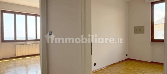 Apartamento de 3 dormitorios en Savona, Italy No. 75697 18