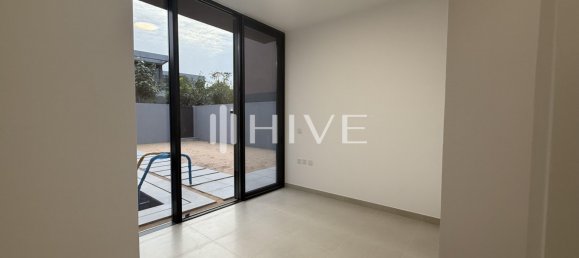 4 bedrooms Villa in Tilal City, UAE No. 40699 8