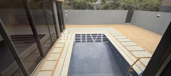 4 bedrooms Villa in Tilal City, UAE No. 40699 5