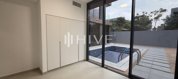 4 bedrooms Villa in Tilal City, UAE No. 40699 6