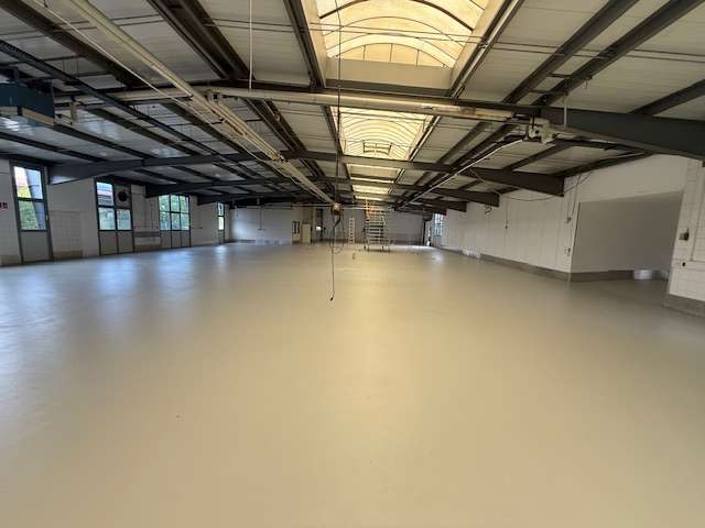 2100m² Warehouse in Furth, Germany No. 313389
