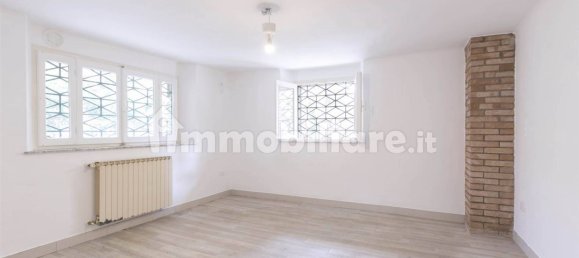 Квартира с 2 спальнями в Сенигаллия, Италия № 300571 4