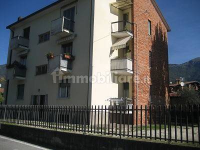 Apartamento de 2 dormitorios en Gardone Riviera, Italy No. 375137