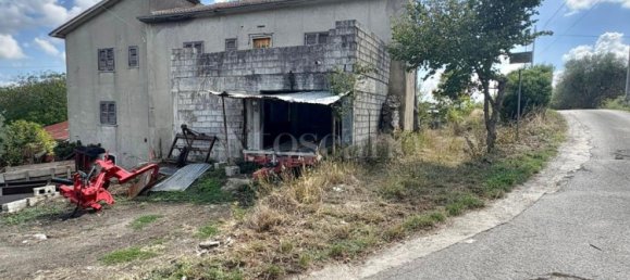 5 rooms Villa in Montemiletto, Italy No. 331940 3