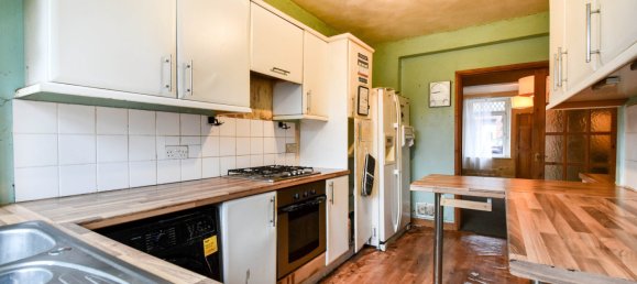 3 bedrooms House in Neath, United Kingdom No. 2774 5