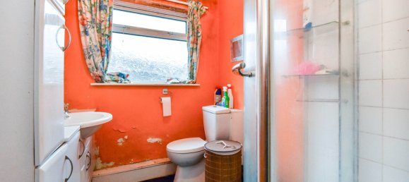 3 bedrooms House in Neath, United Kingdom No. 2774 10