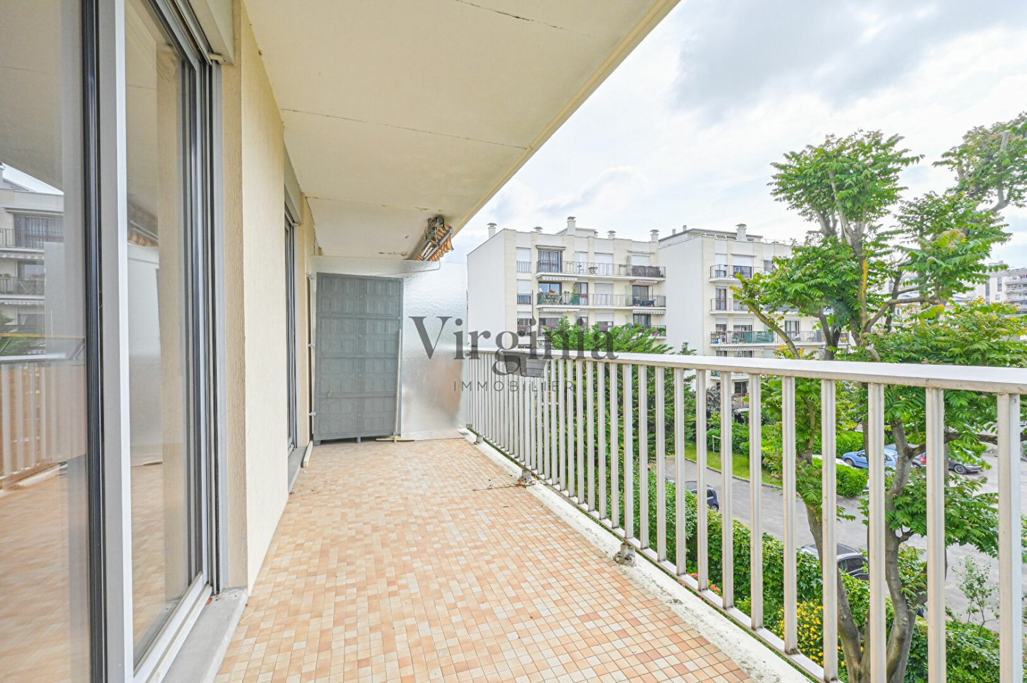 Studio in Charenton-le-Pont, France No. 177972