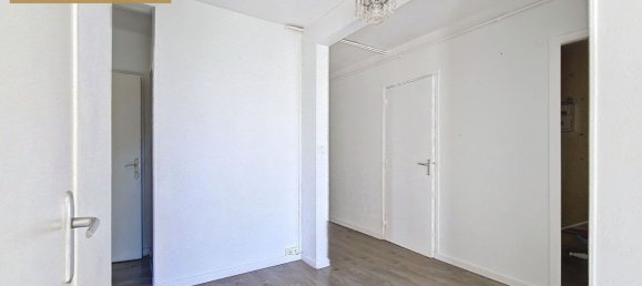 Apartamento de 2 dormitorios en La Chapelle-Saint-Luc, France No. 50325 4