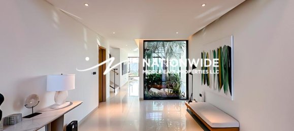 4 bedrooms Villa in Abu Dhabi, UAE No. 93926 2