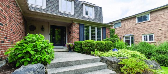 6 bedrooms House in Mississauga, Canada No. 364 3