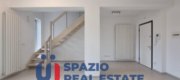5 rooms Apartment in Città Sant'Angelo, Italy No. 106865 8
