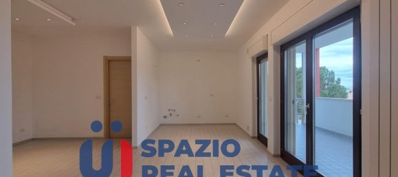 5 rooms Apartment in Città Sant'Angelo, Italy No. 106865 9