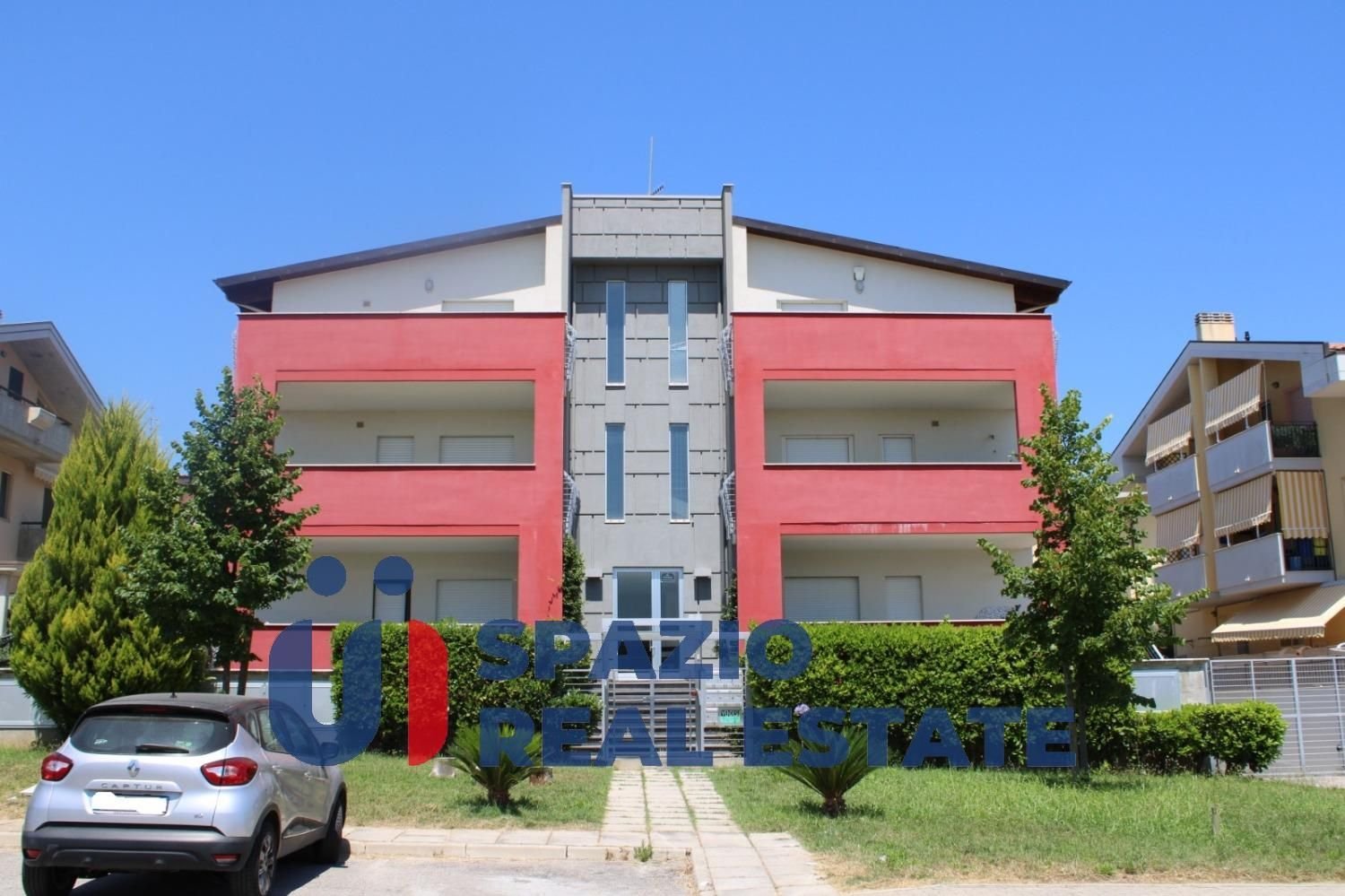 5 rooms Apartment in Città Sant'Angelo, Italy No. 106865