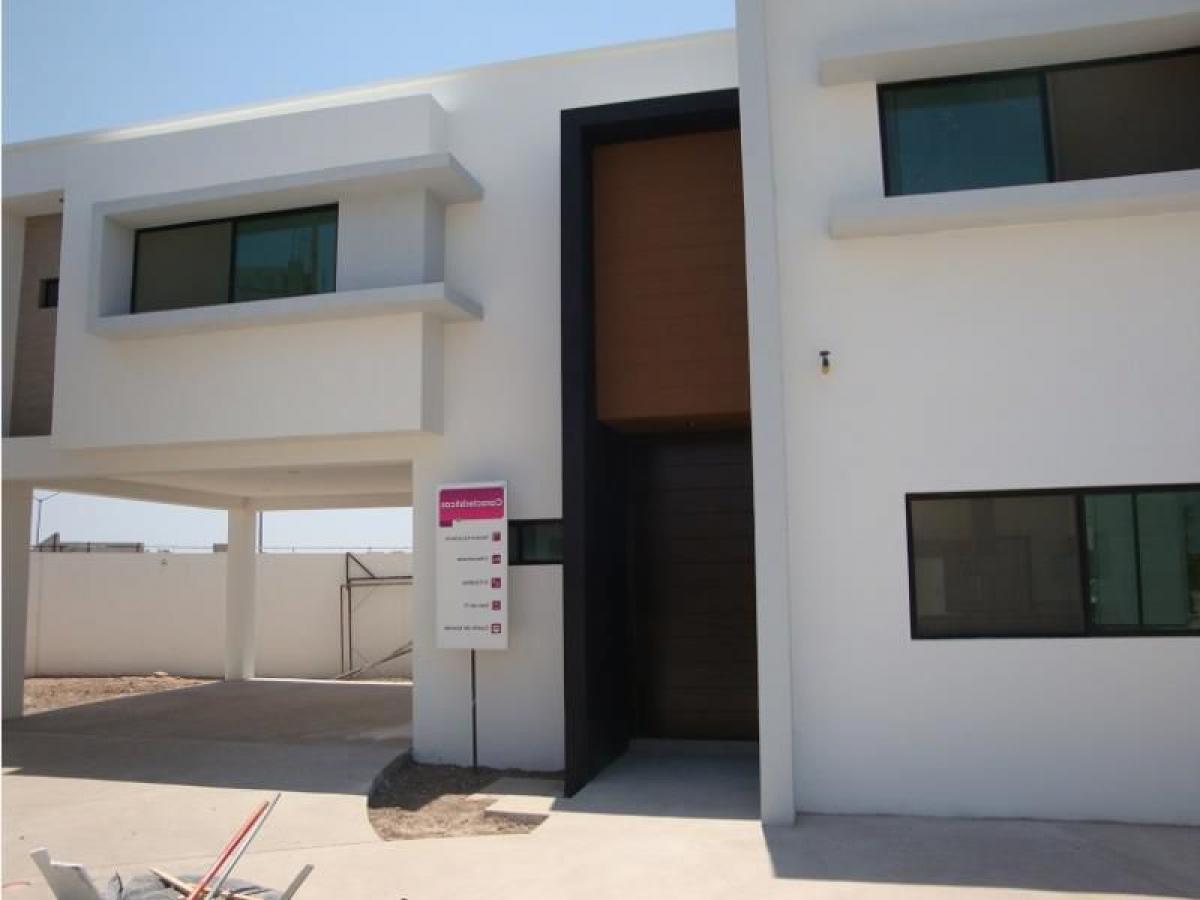 3 bedrooms House in Playa Vicente, Mexico No. 170057
