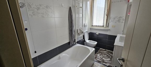 4 rooms Apartment in Carrara, Italy No. 31110 9