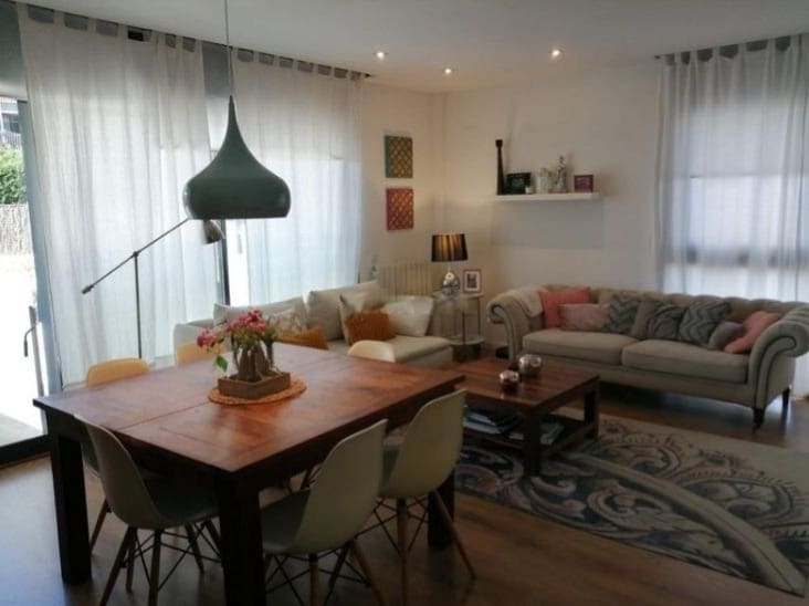3 bedrooms Apartment in Tiana, Spain No. 246247