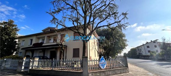 4 bedrooms Villa in Novi di Modena, Italy No. 59540 2
