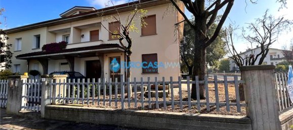 4 bedrooms Villa in Novi di Modena, Italy No. 59540 5