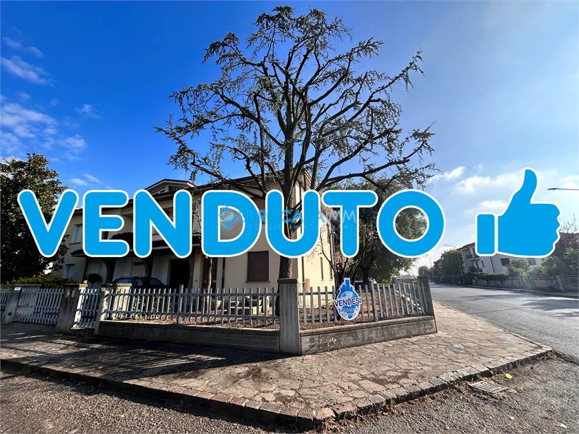 4 bedrooms Villa in Novi di Modena, Italy No. 59540