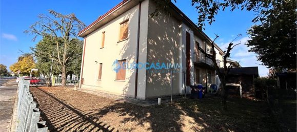 4 bedrooms Villa in Novi di Modena, Italy No. 59540 6