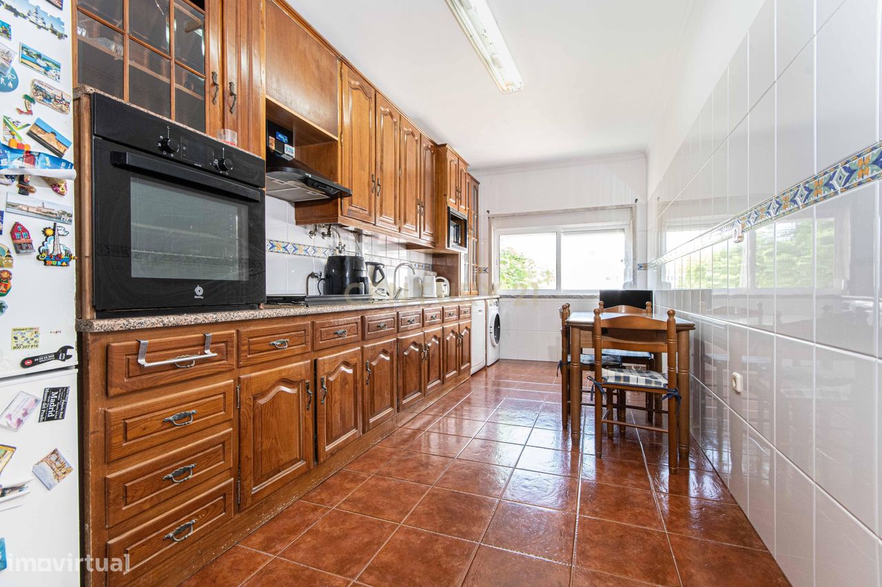 3 bedrooms Apartment in Corroios, Portugal No. 285341