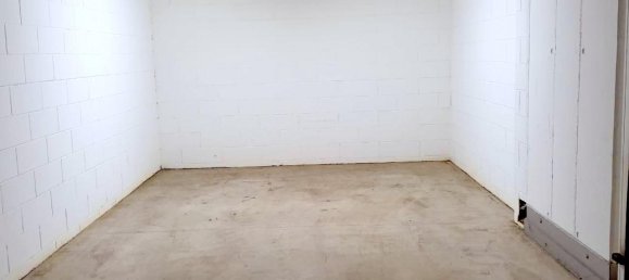 18m² Garage in Padua, Italy No. 29896 3