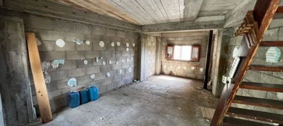 3 Schlafzimmer Haus in Rocca di Cambio, Italy, Nr. 372192 5