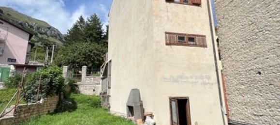 3 Schlafzimmer Haus in Rocca di Cambio, Italy, Nr. 372192 21