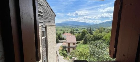 3 Schlafzimmer Haus in Rocca di Cambio, Italy, Nr. 372192 11