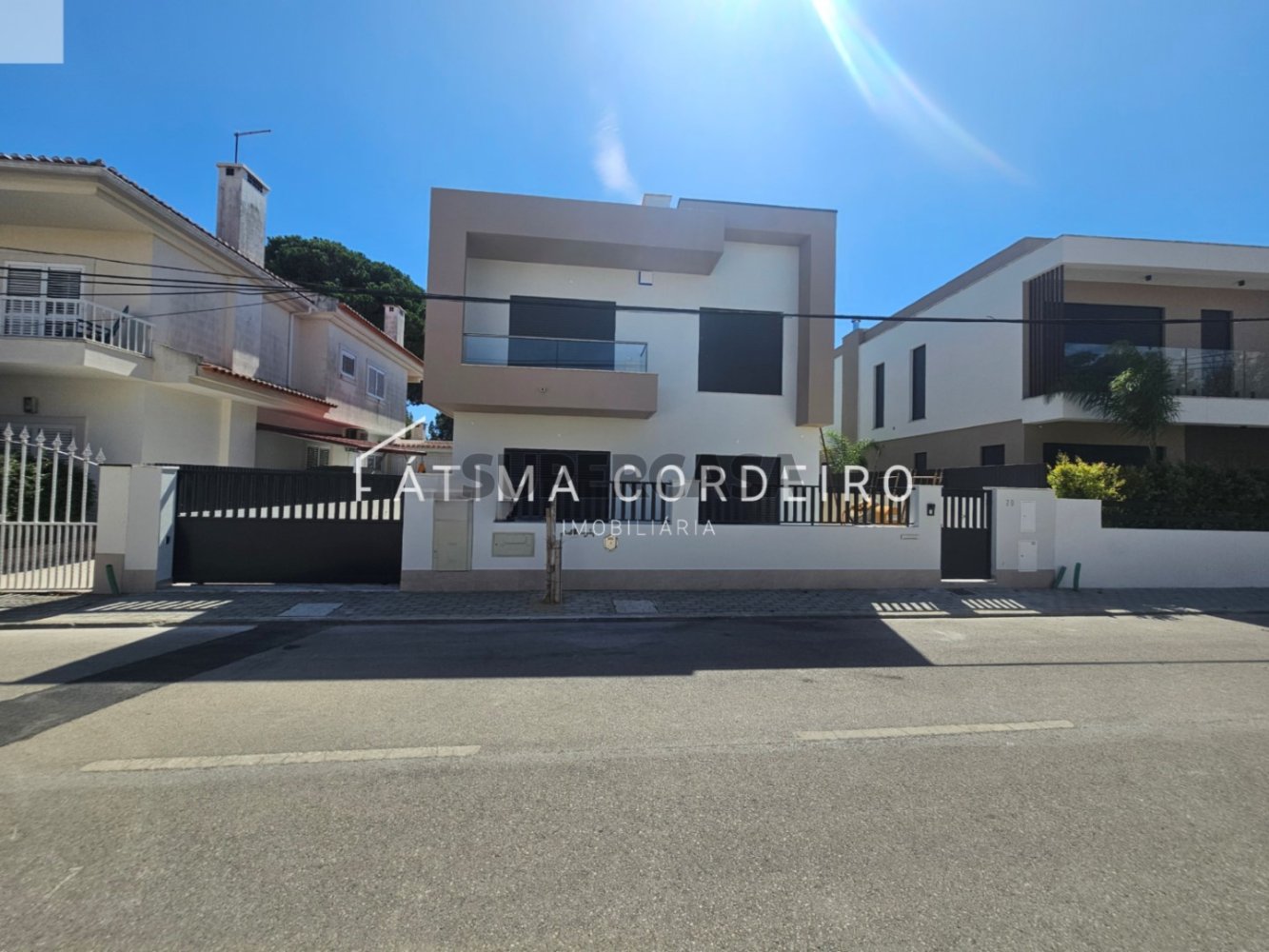 5 bedrooms Castles in Seixal, Portugal No. 303322