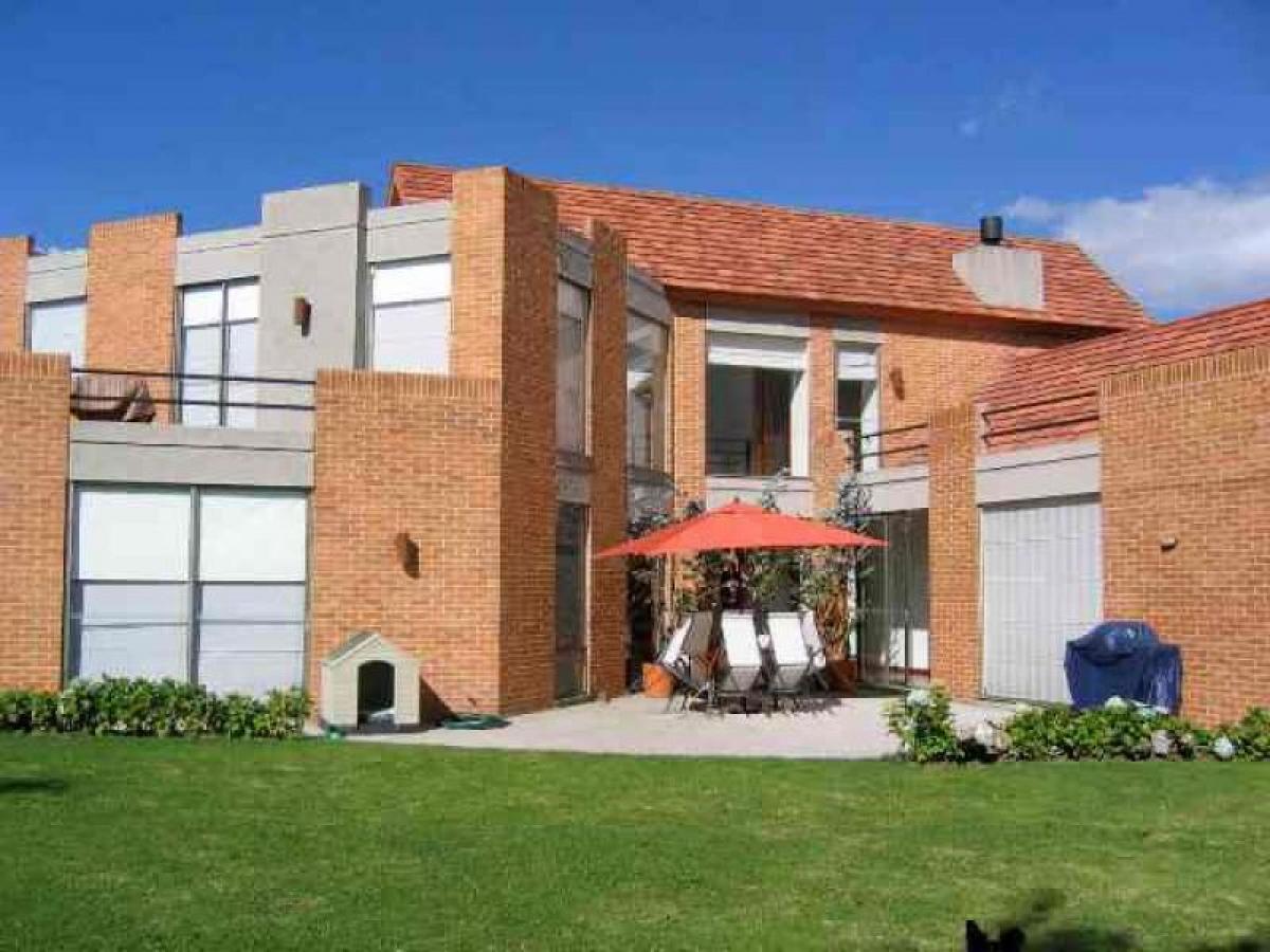 4 bedrooms House in Bogota, Colombia No. 10527