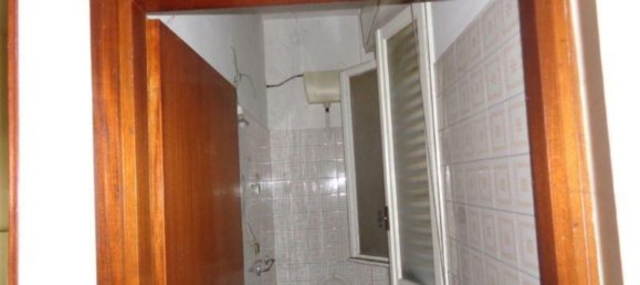 47m² Office in Sassuolo, Italy No. 83170 2