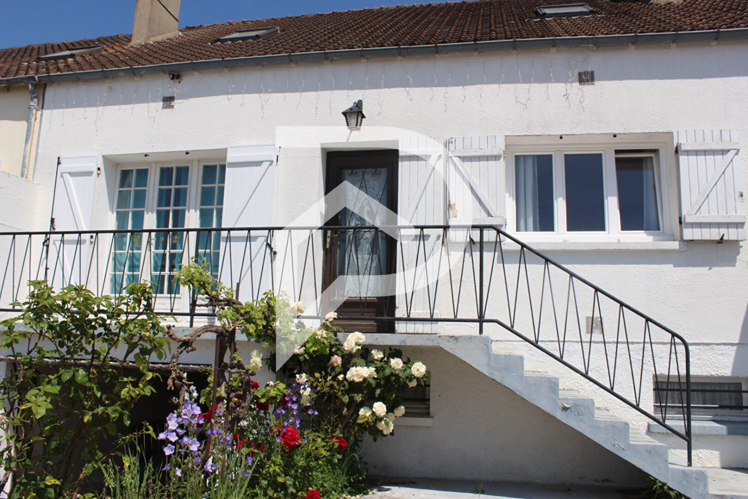 Дом с 3 спальнями в Луаре, Франция № 85795