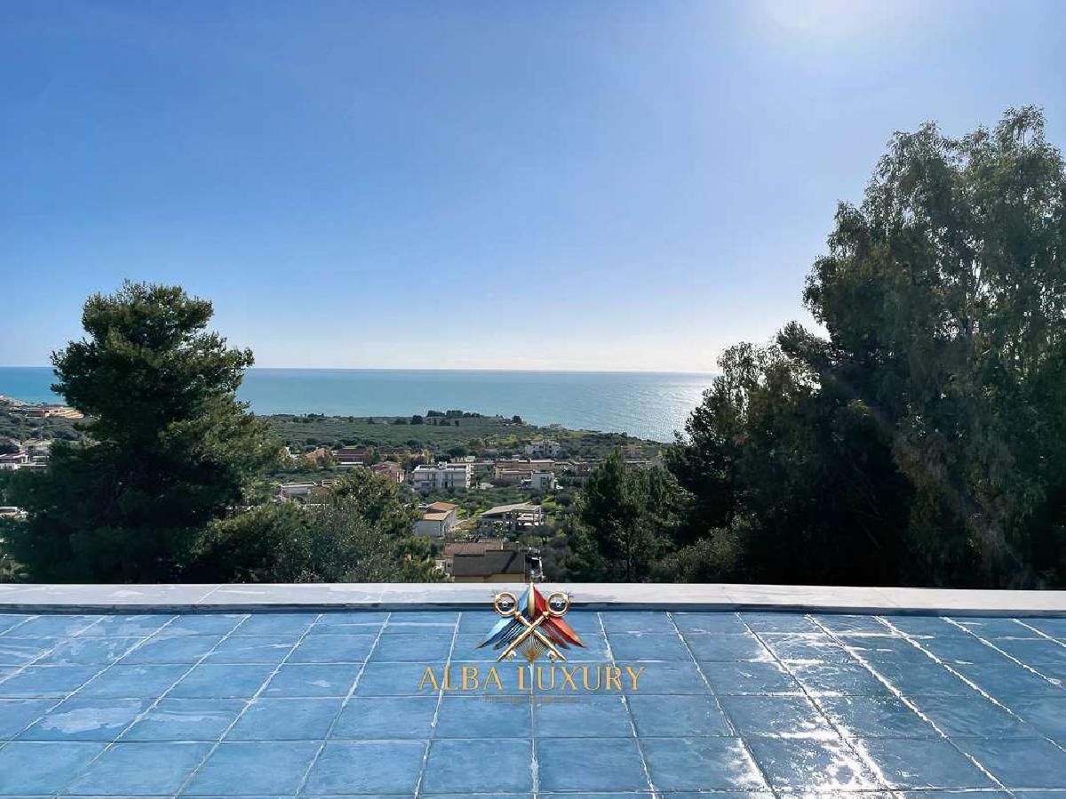 Вилла с 6 спальнями в Шакка, Италия № 352774