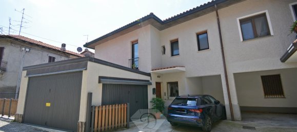 4 rooms Apartment in Sumirago, Italy No. 106583 2