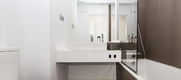 2 bedrooms Apartment in Estepona, Spain No. 185320 3