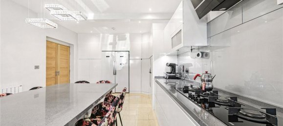 6 bedrooms House in London, United Kingdom No. 6595 4