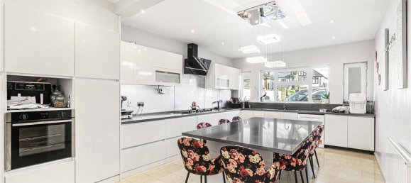 6 bedrooms House in London, United Kingdom No. 6595 3