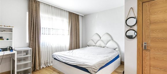 6 bedrooms House in London, United Kingdom No. 6595 9