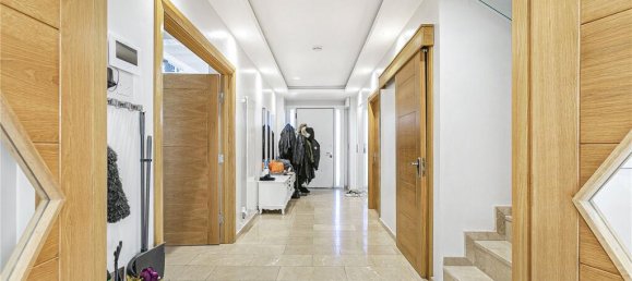 6 bedrooms House in London, United Kingdom No. 6595 2