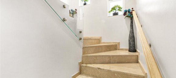 6 bedrooms House in London, United Kingdom No. 6595 7