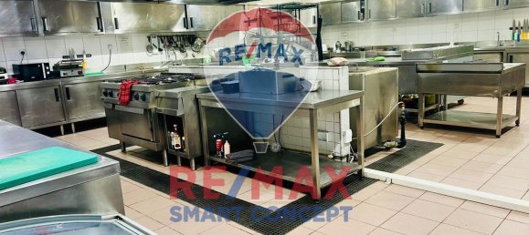 7 bedrooms Villa in Abu Dhabi, UAE No. 21575 25