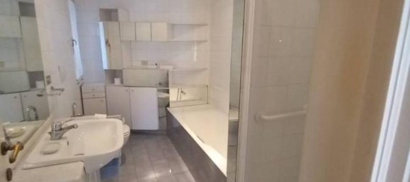 6 rooms Apartment in Rome, Italy No. 107292 12