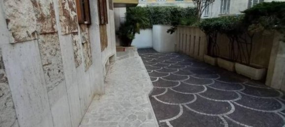 6 rooms Apartment in Rome, Italy No. 107292 4