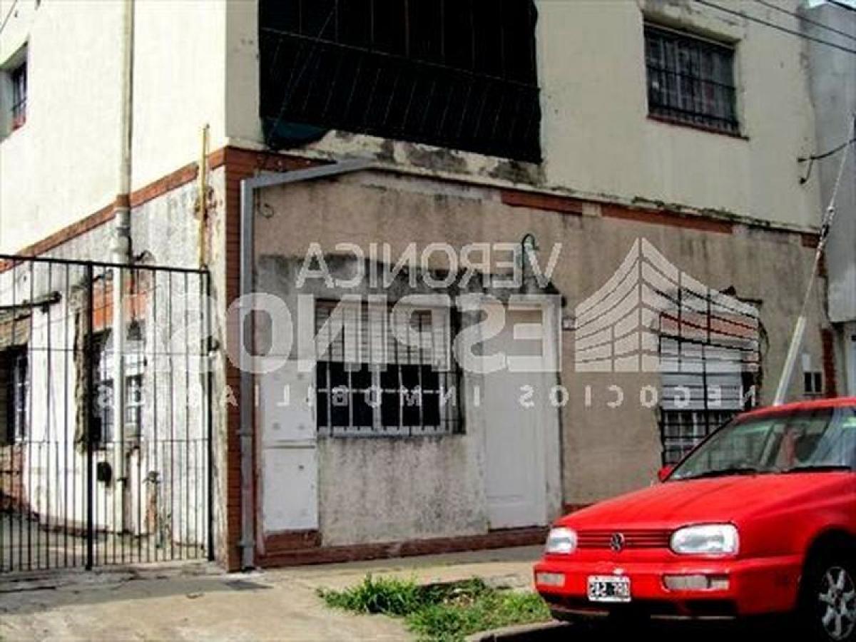 2 bedrooms House in Moron, Argentina No. 96471