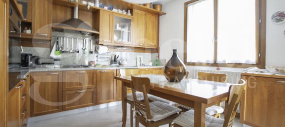 2 bedrooms Penthouse in Mogliano Veneto, Italy No. 379807 5